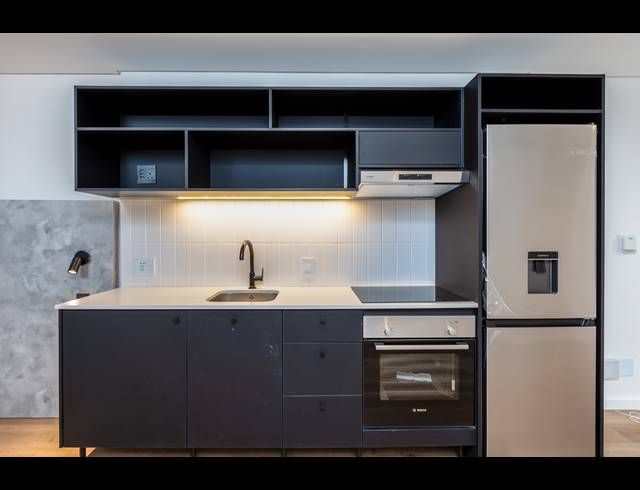 1 BEDROOM APARTMENT TO LET IN SEA POINT